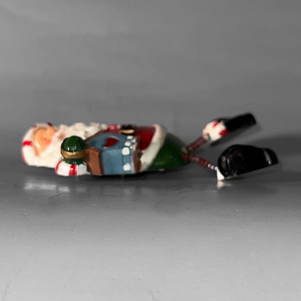 "Springy" Santa Magnet - Picture 3 of 3